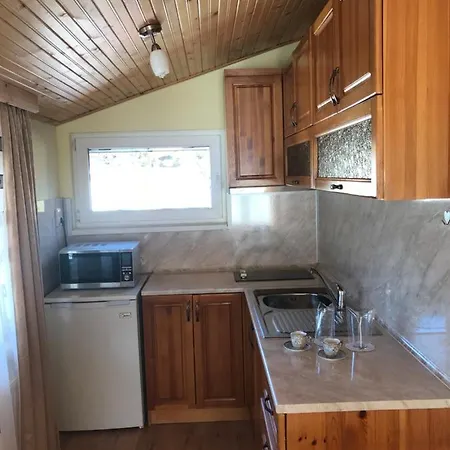 Хотел комплекс лебанов *